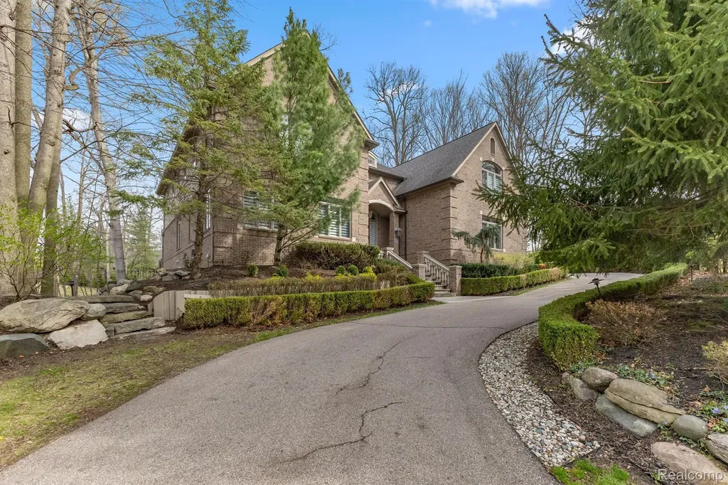 21480 Lujon Court Northville City MI 48167