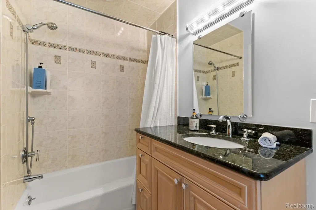 21480 Lujon Court Northville City MI 48167