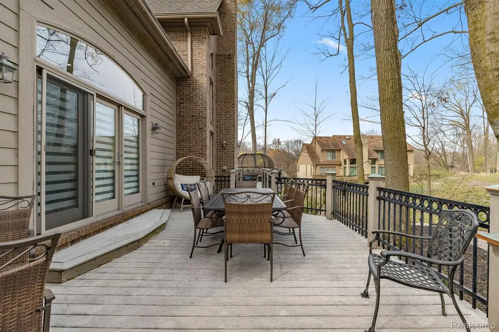 21480 Lujon Court Northville City MI 48167