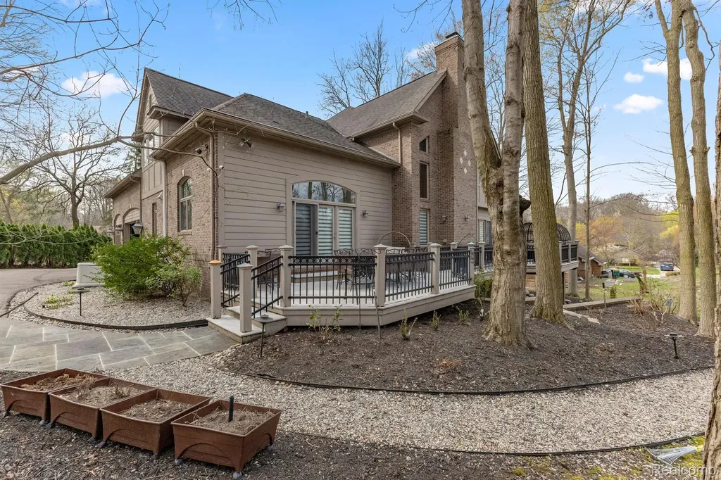 21480 Lujon Court Northville City MI 48167