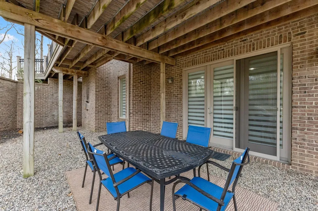 21480 Lujon Court Northville City MI 48167