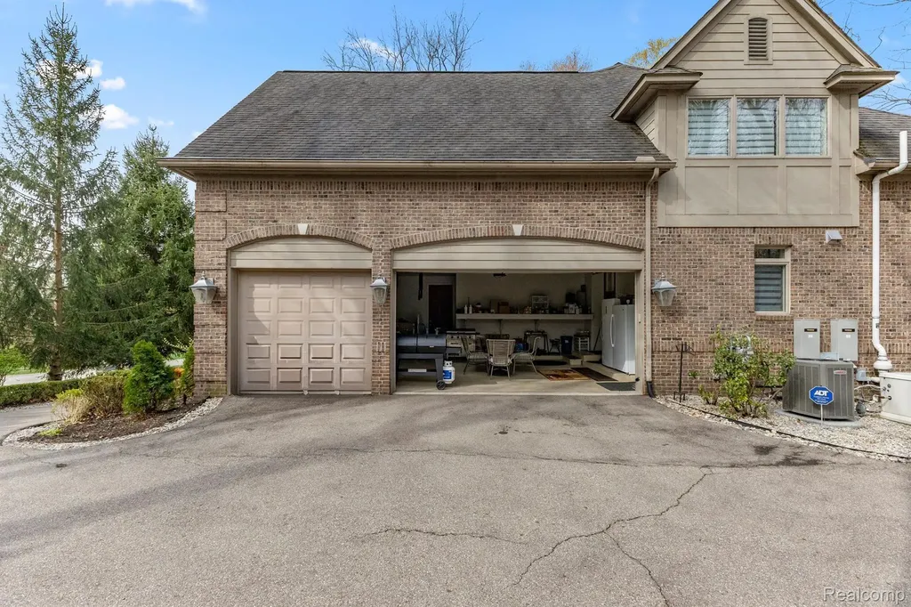 21480 Lujon Court Northville City MI 48167