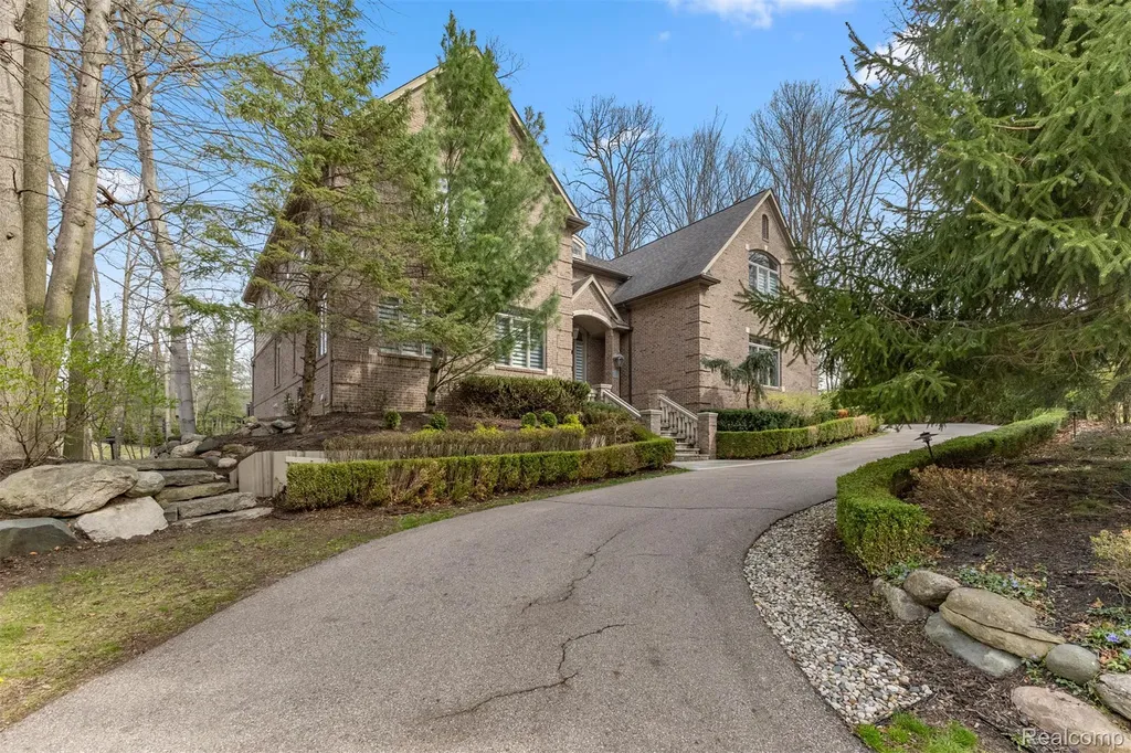 21480 Lujon Court Northville City MI 48167