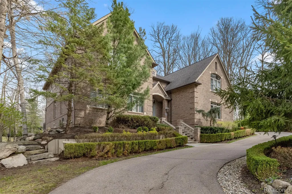 21480 Lujon Court Northville City MI 48167