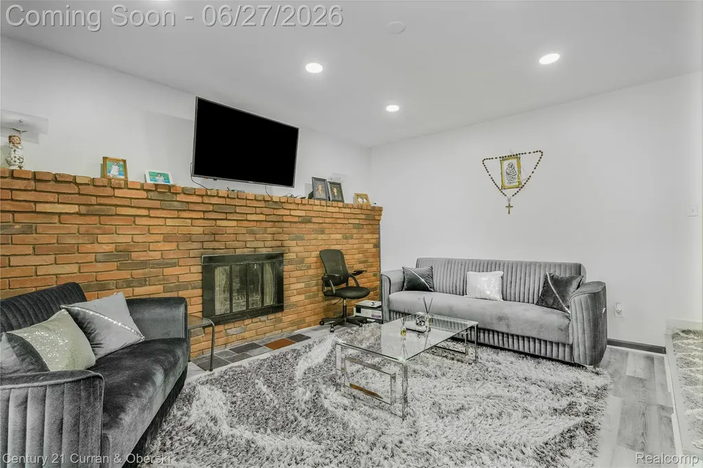 28906 Lorikay Street Farmington Hills City MI 48334