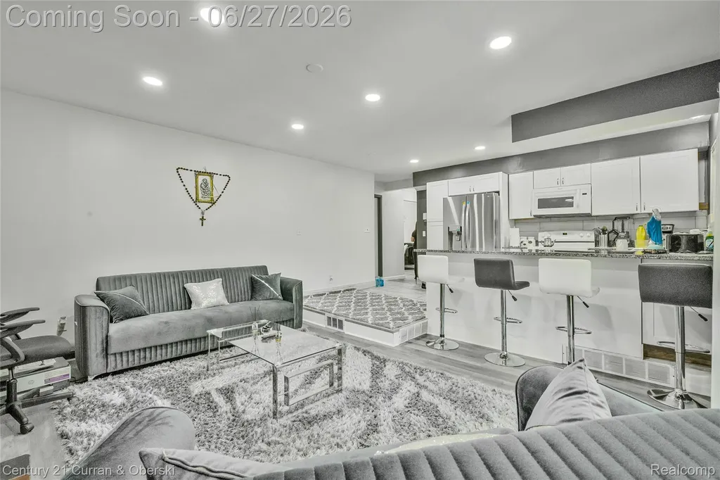 28906 Lorikay Street Farmington Hills City MI 48334