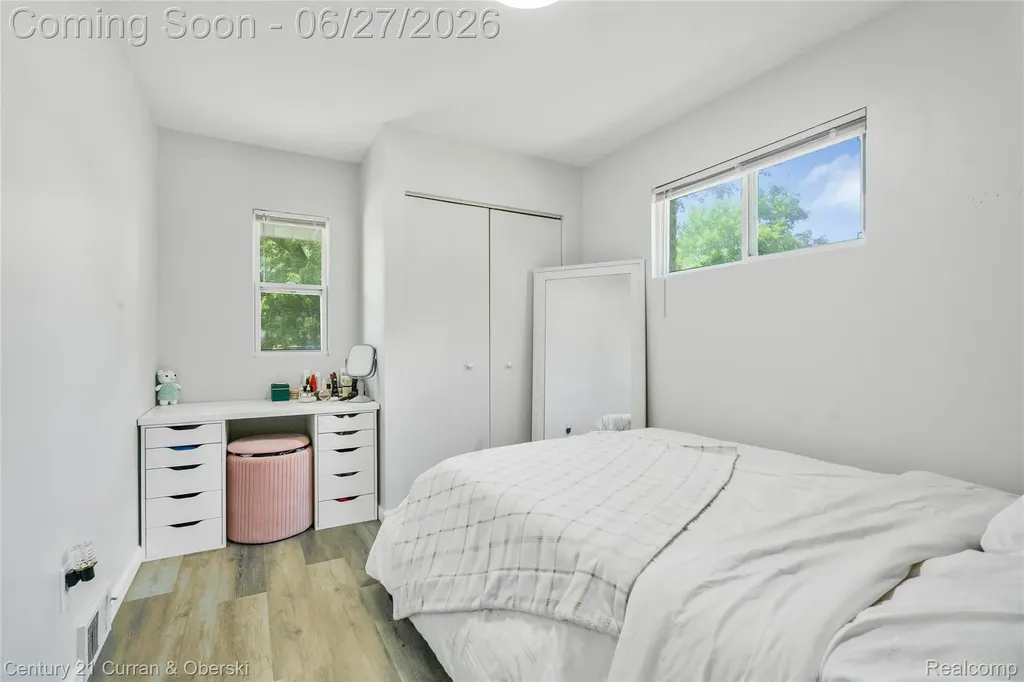 28906 Lorikay Street Farmington Hills City MI 48334