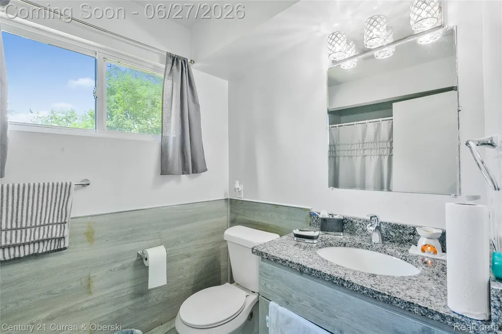28906 Lorikay Street Farmington Hills City MI 48334