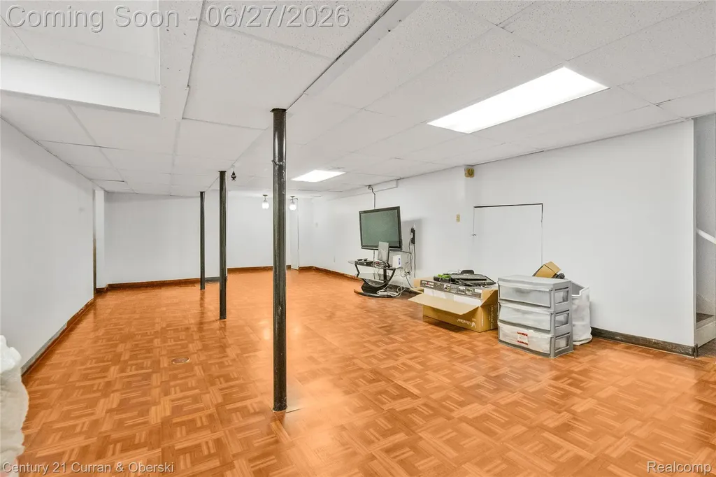 28906 Lorikay Street Farmington Hills City MI 48334