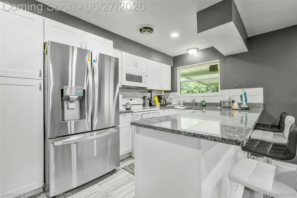 28906 Lorikay Street Farmington Hills City MI 48334