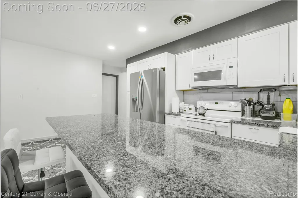 28906 Lorikay Street Farmington Hills City MI 48334