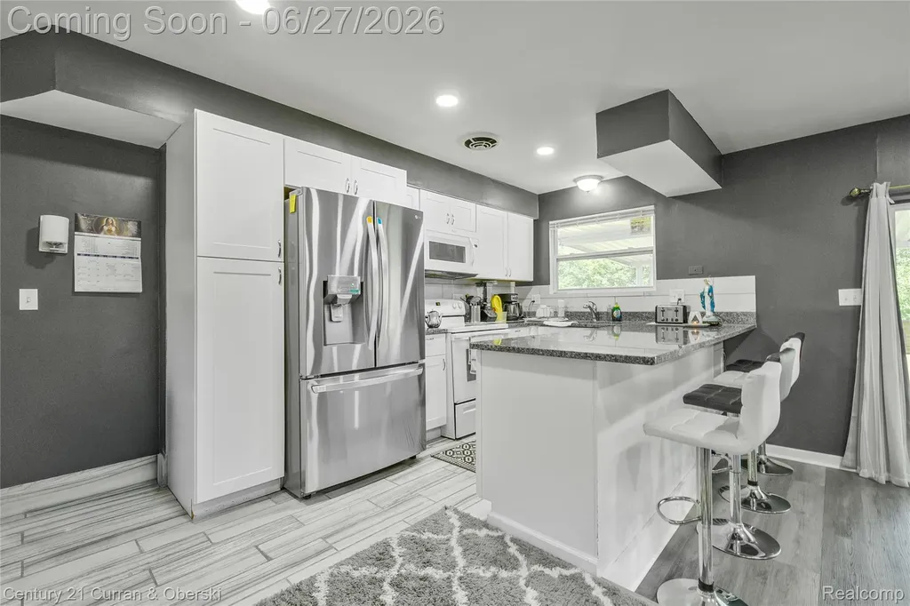28906 Lorikay Street Farmington Hills City MI 48334