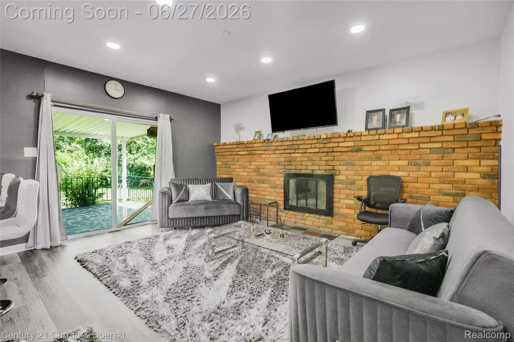 28906 Lorikay Street Farmington Hills City MI 48334