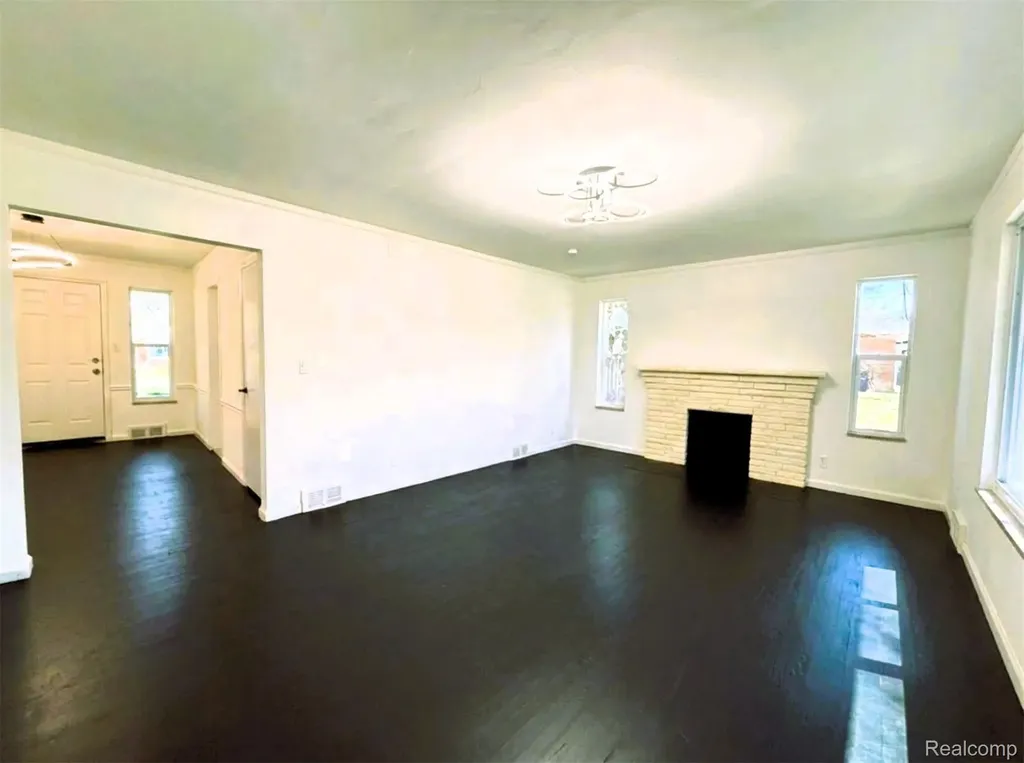8573 E Outer Drive Detroit City MI 48213