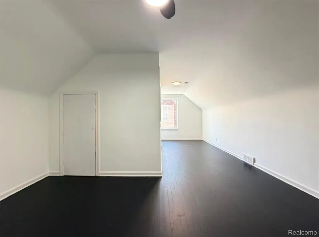 8573 E Outer Drive Detroit City MI 48213