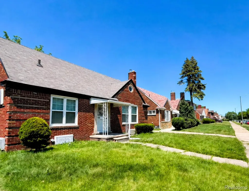 8573 E Outer Drive Detroit City MI 48213