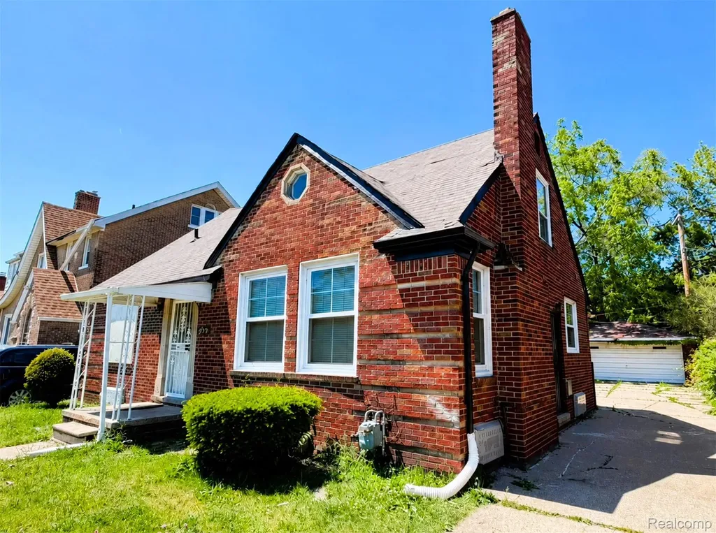 8573 E Outer Drive Detroit City MI 48213
