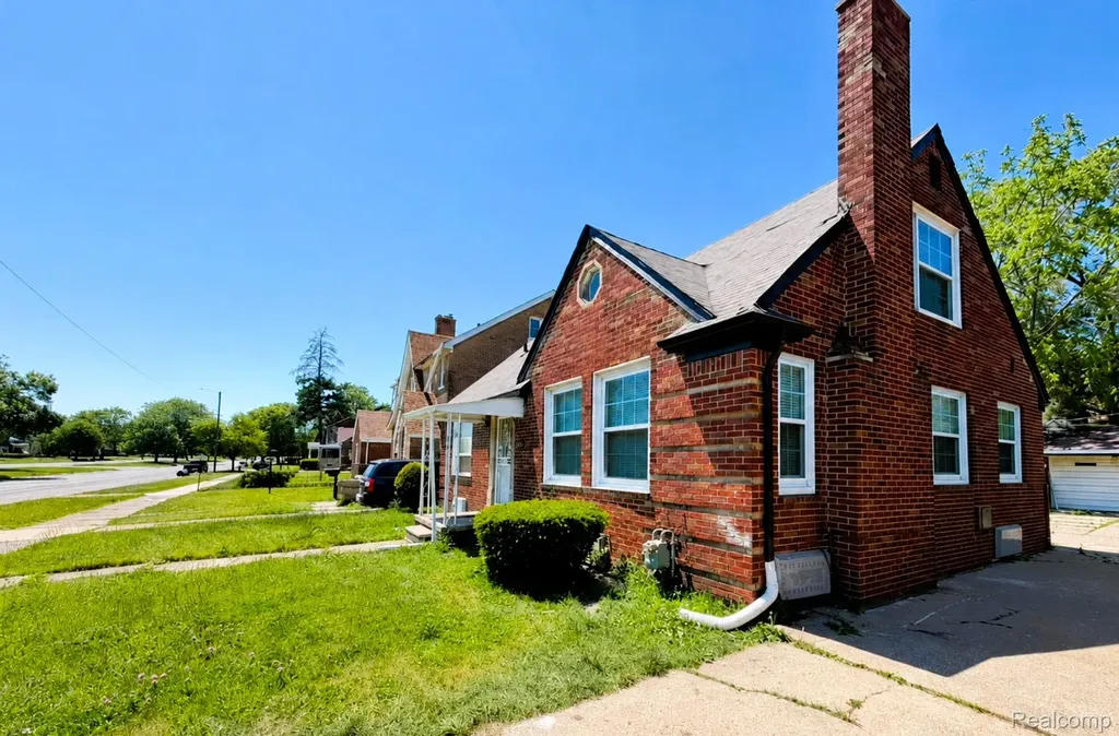 8573 E Outer Drive Detroit City MI 48213