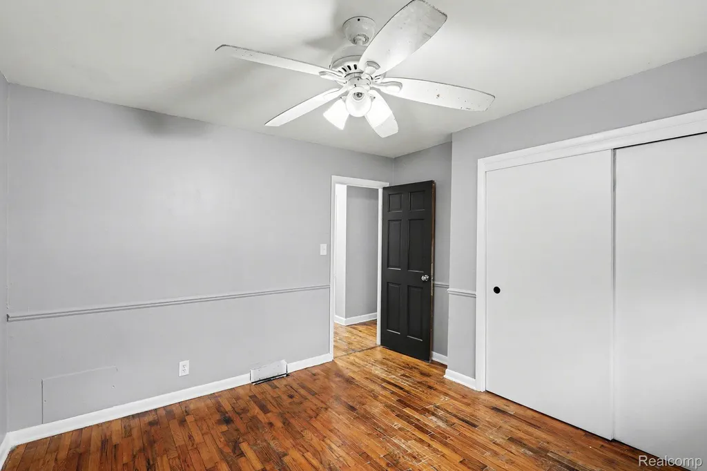 1260 Gilbert Street Flint Charter Township MI 48532