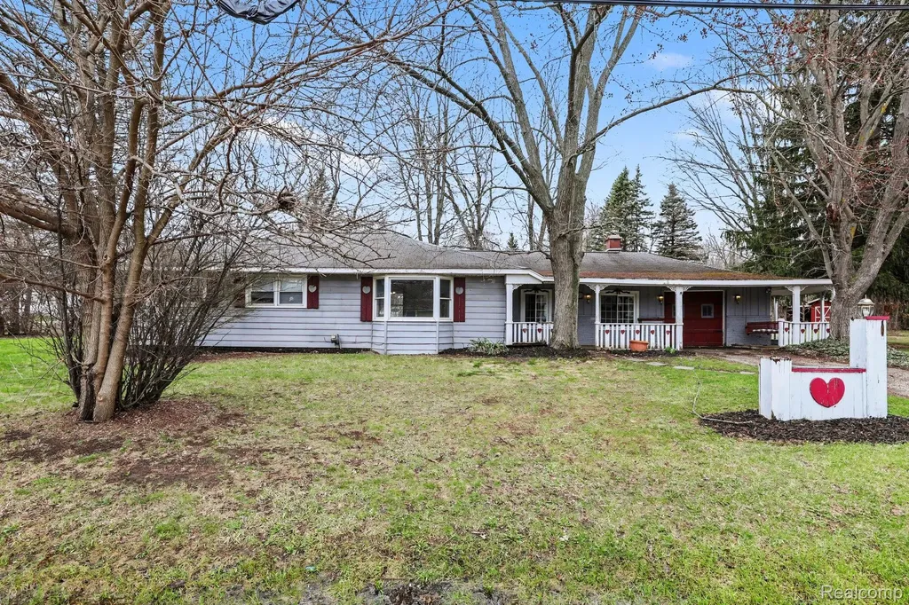 1260 Gilbert Street Flint Charter Township MI 48532