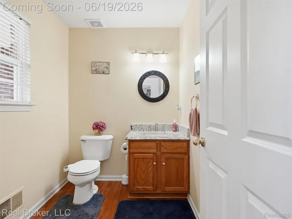6729 Eckerman Drive Troy City MI 48085