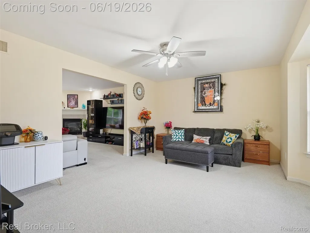 6729 Eckerman Drive Troy City MI 48085