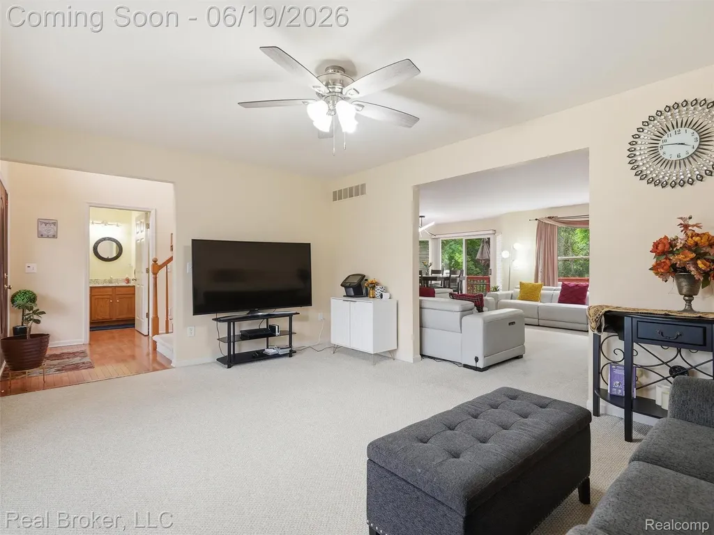 6729 Eckerman Drive Troy City MI 48085
