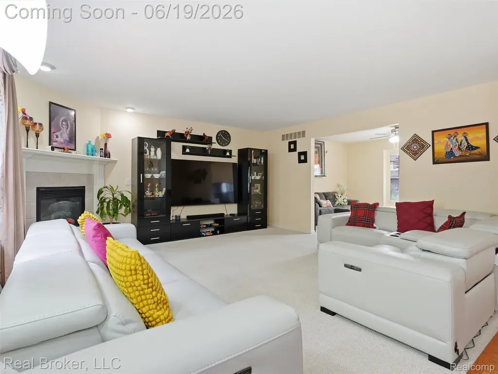 6729 Eckerman Drive Troy City MI 48085