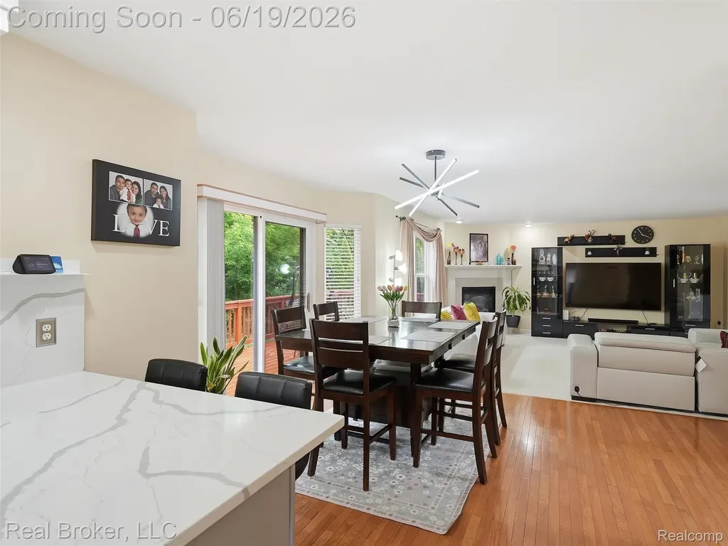 6729 Eckerman Drive Troy City MI 48085