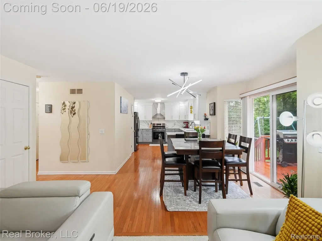6729 Eckerman Drive Troy City MI 48085