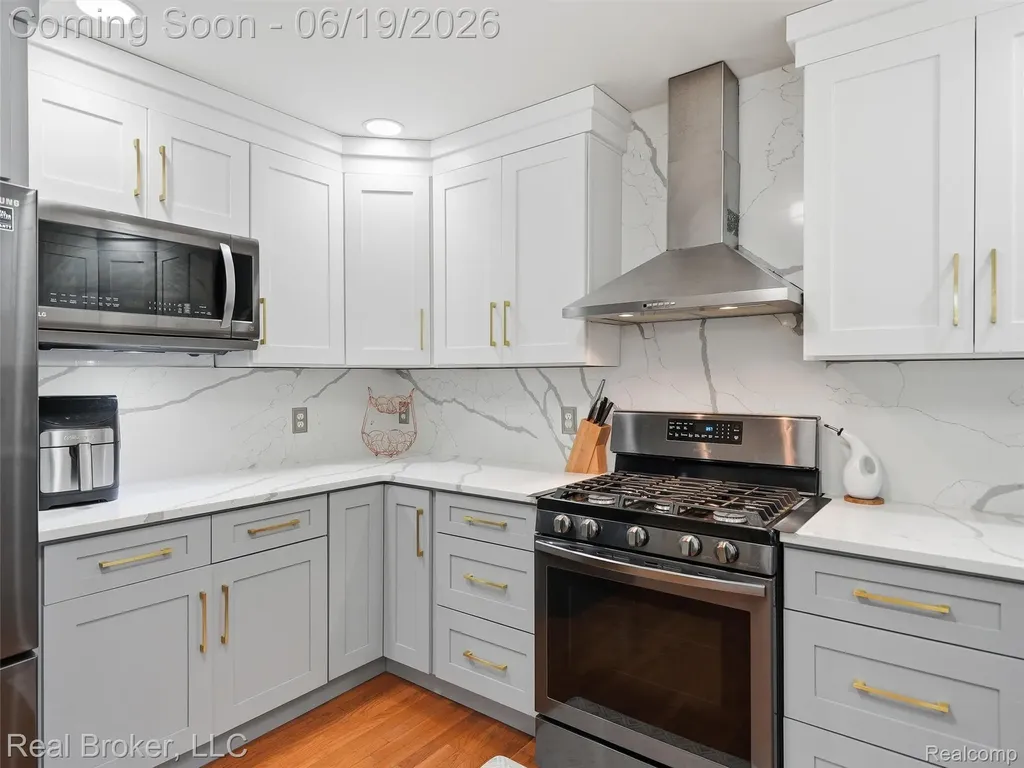 6729 Eckerman Drive Troy City MI 48085