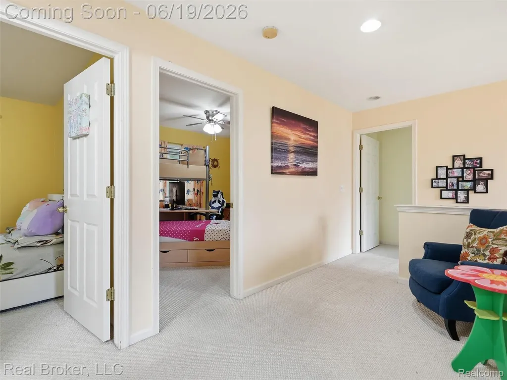 6729 Eckerman Drive Troy City MI 48085
