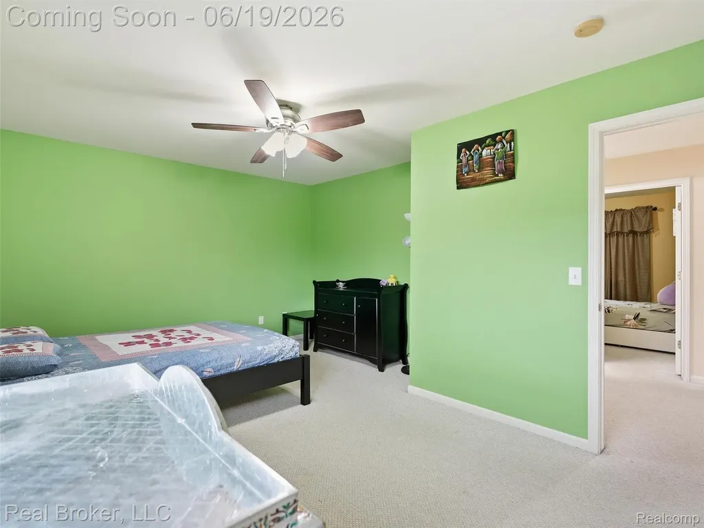 6729 Eckerman Drive Troy City MI 48085
