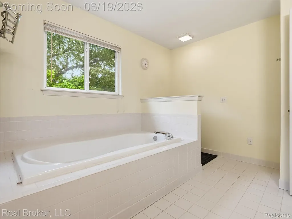 6729 Eckerman Drive Troy City MI 48085