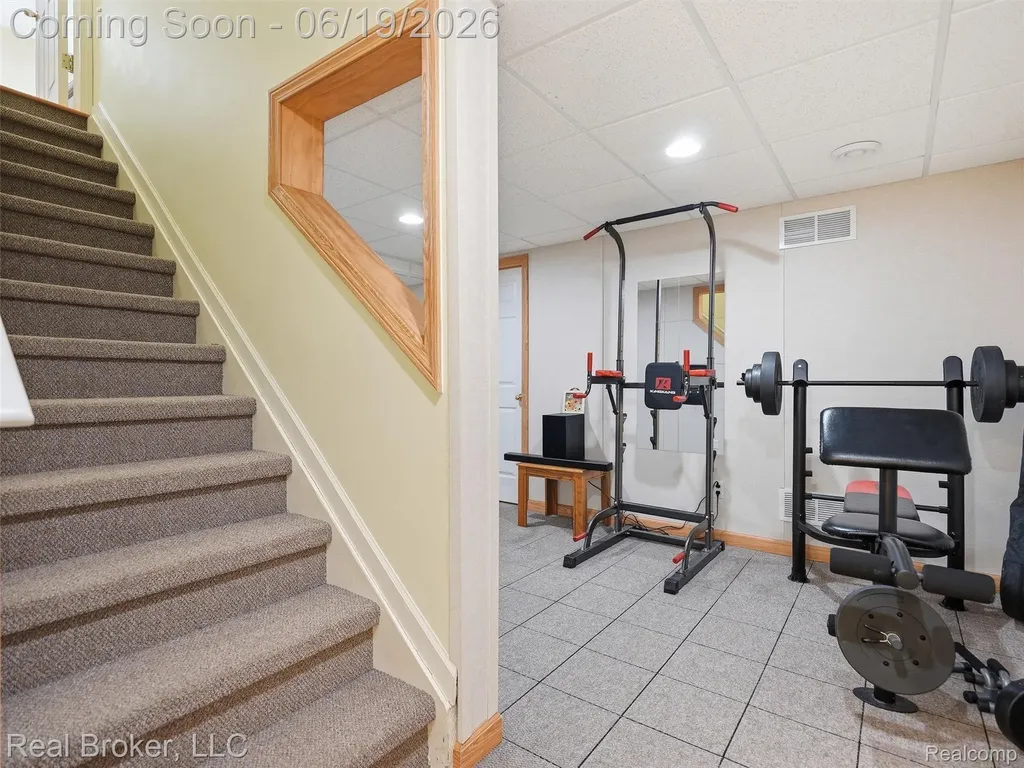 6729 Eckerman Drive Troy City MI 48085