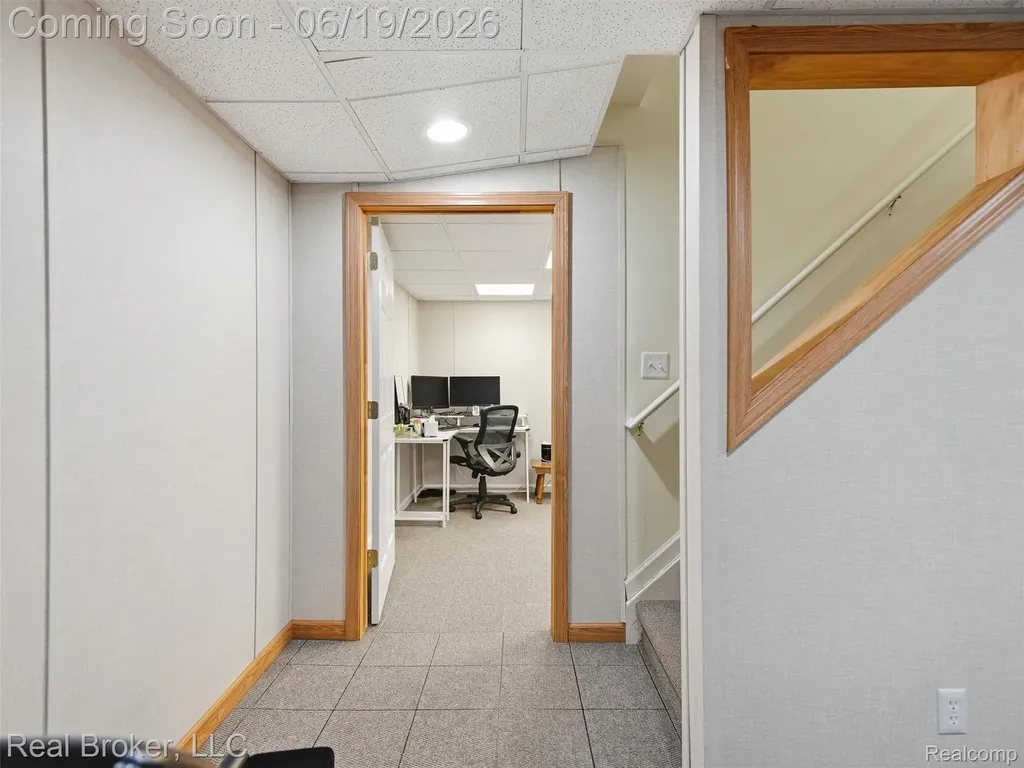 6729 Eckerman Drive Troy City MI 48085