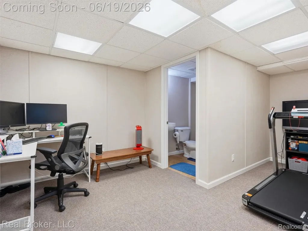 6729 Eckerman Drive Troy City MI 48085