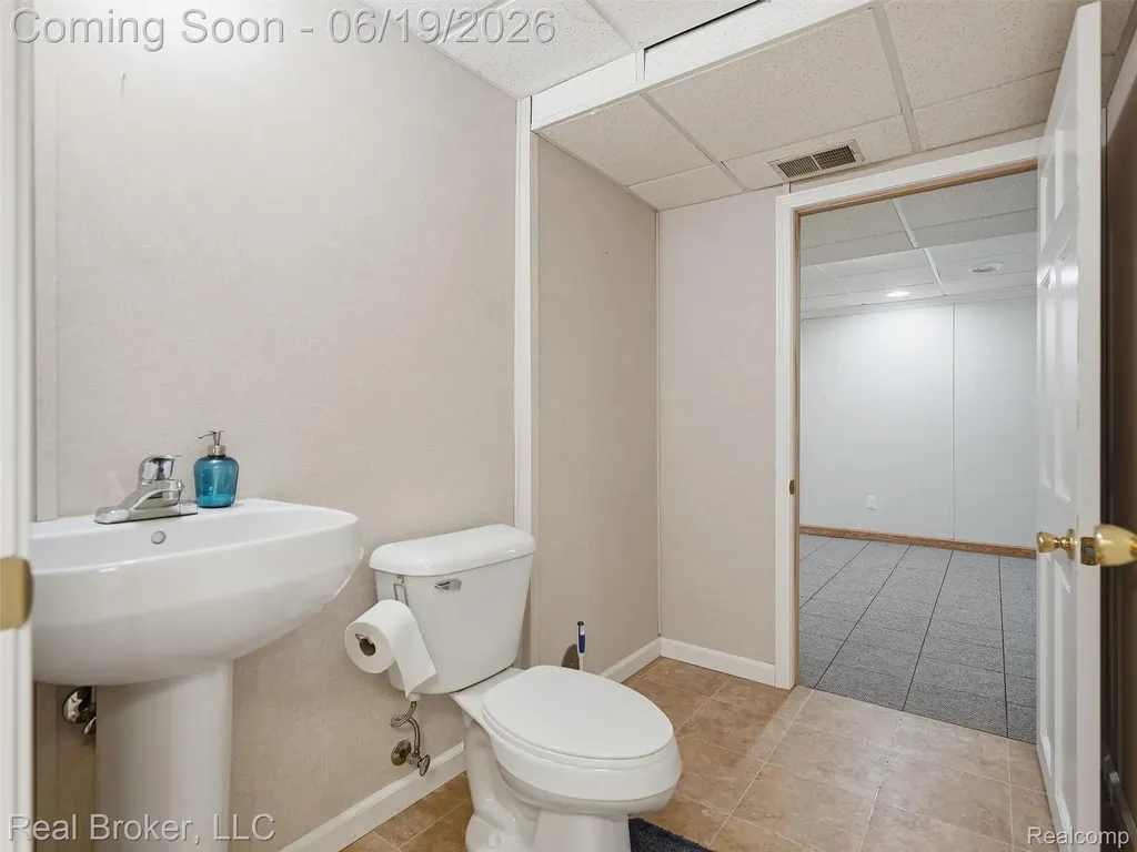 6729 Eckerman Drive Troy City MI 48085