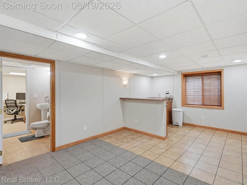 6729 Eckerman Drive Troy City MI 48085