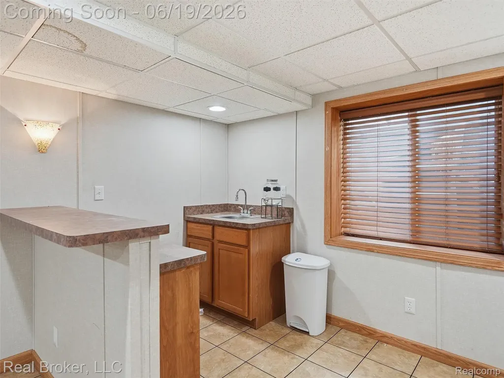 6729 Eckerman Drive Troy City MI 48085