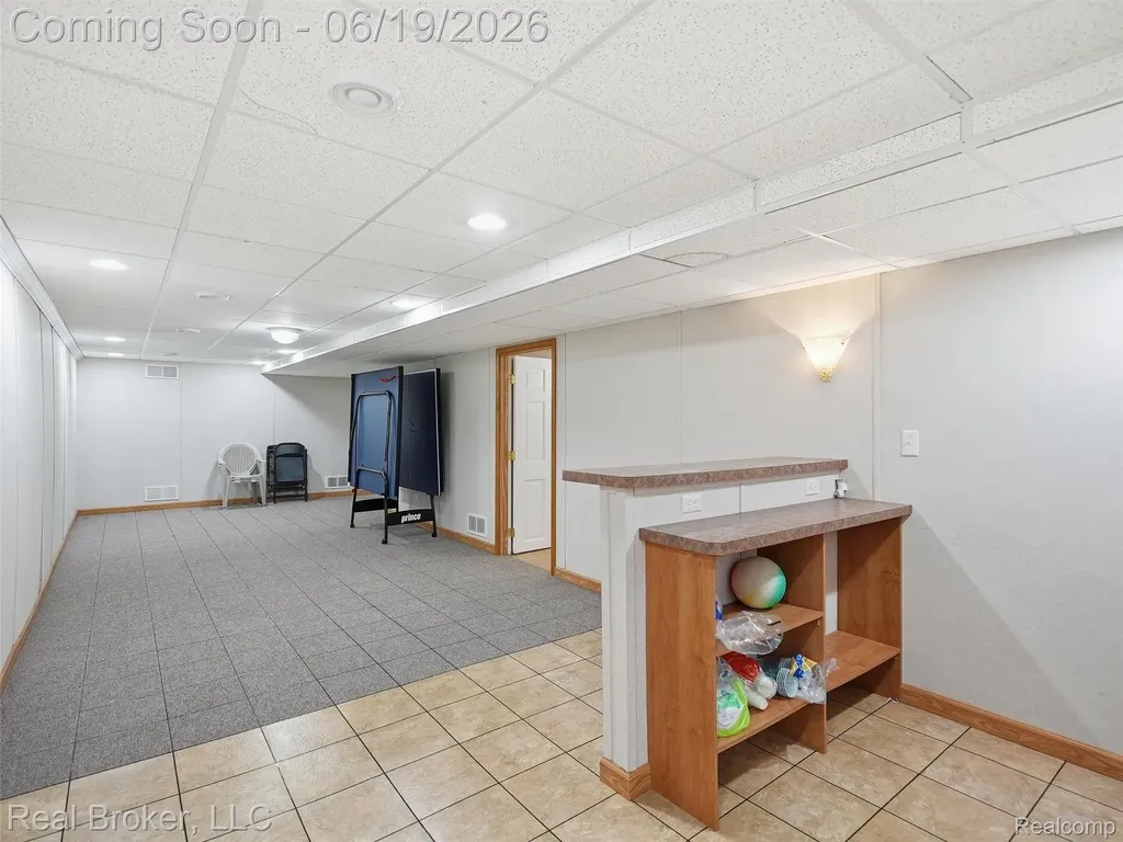 6729 Eckerman Drive Troy City MI 48085