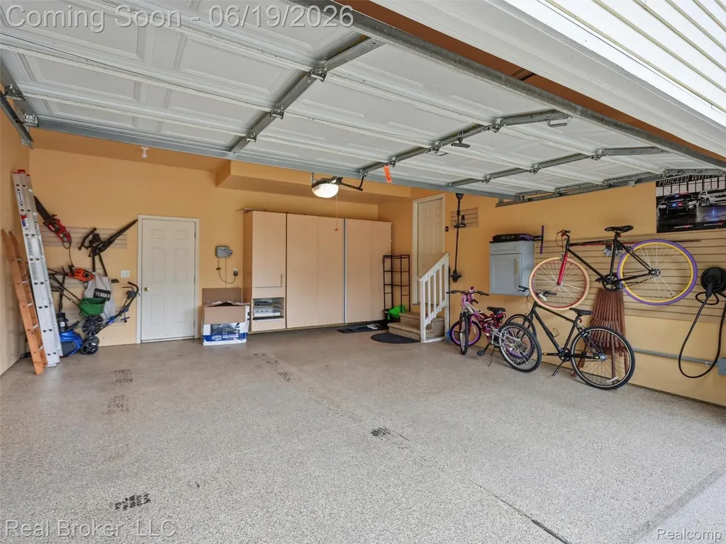 6729 Eckerman Drive Troy City MI 48085