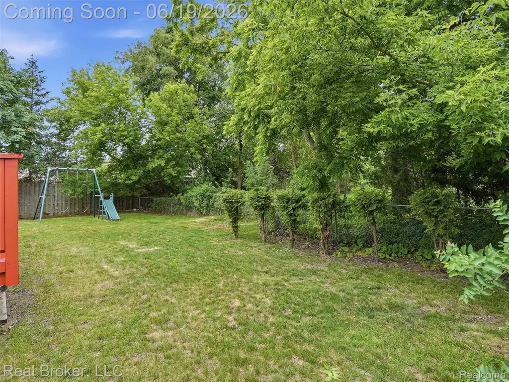 6729 Eckerman Drive Troy City MI 48085