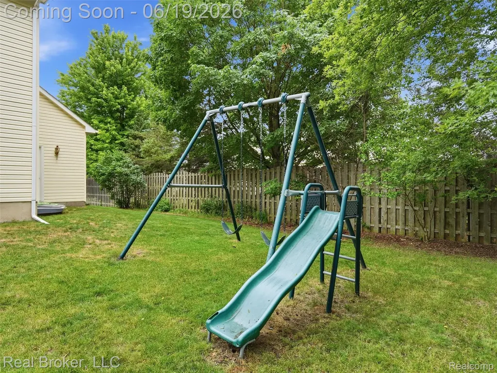 6729 Eckerman Drive Troy City MI 48085