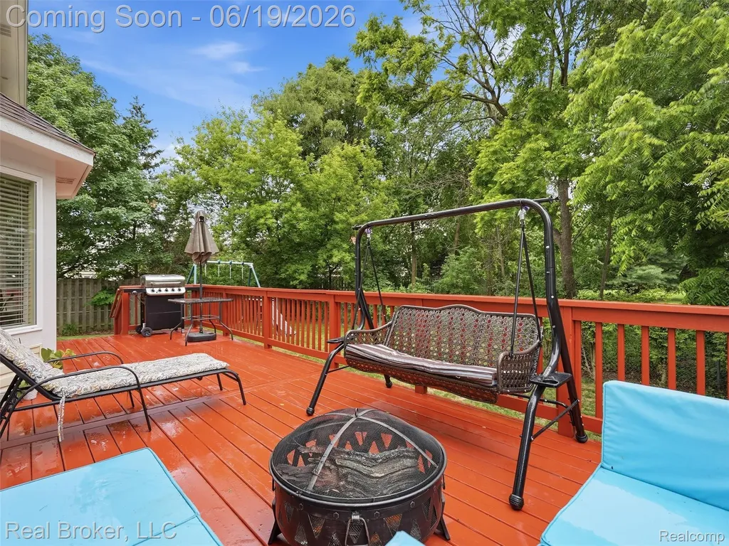6729 Eckerman Drive Troy City MI 48085