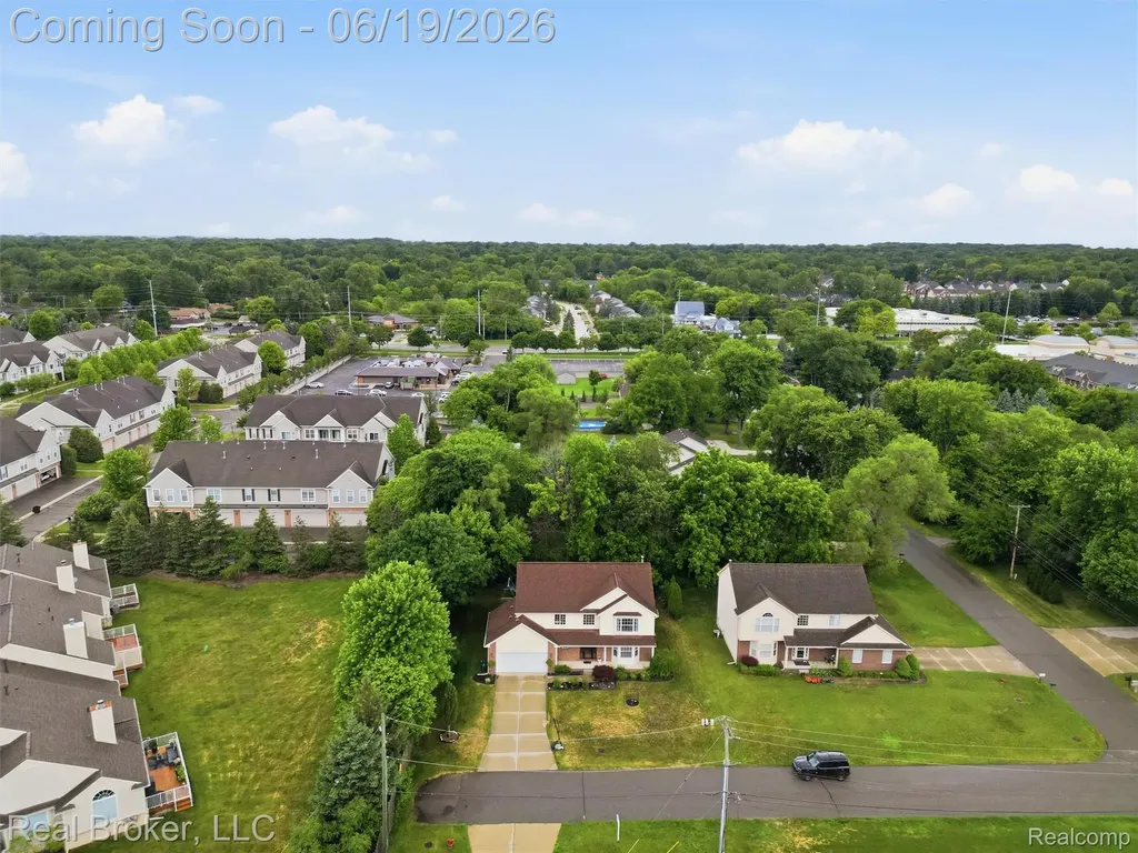 6729 Eckerman Drive Troy City MI 48085