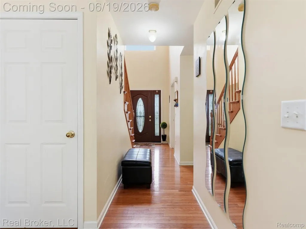 6729 Eckerman Drive Troy City MI 48085