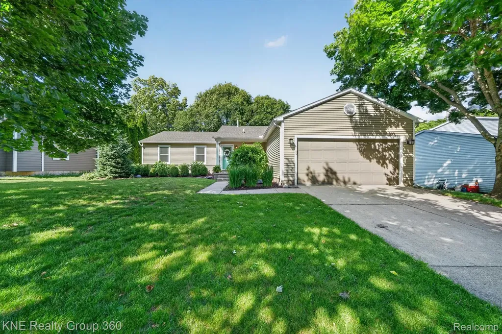 Brighton City MI, 895 Fairway Trails Drive