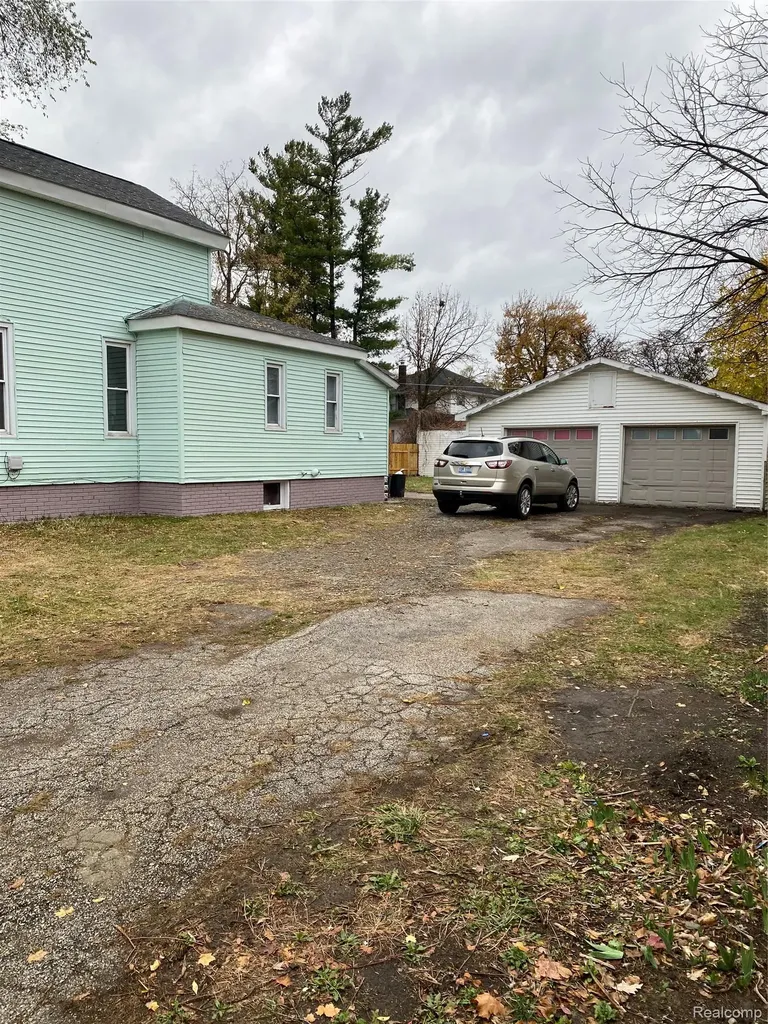 129 N Mason Street Saginaw City MI 48602