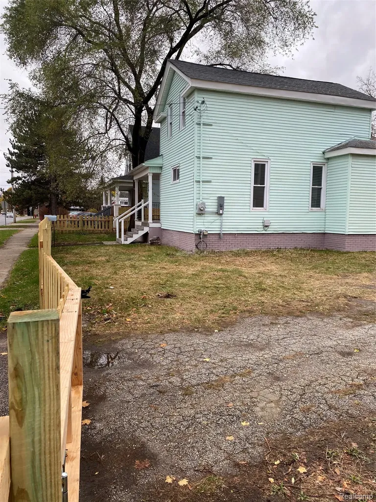 129 N Mason Street Saginaw City MI 48602